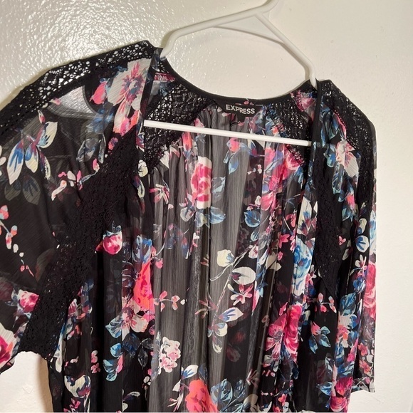 Express Kimono Black Pink Floral - Picture 4 of 11